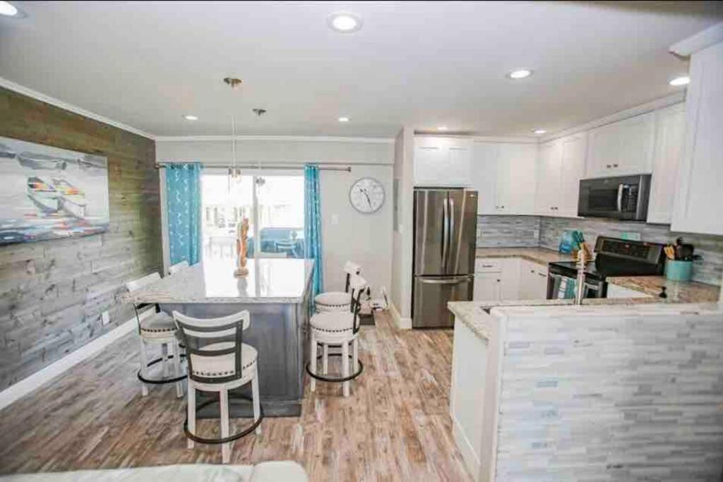 Beachfront Retreat! 3 Steps To Walkover! Surfside Beach Buitenkant foto