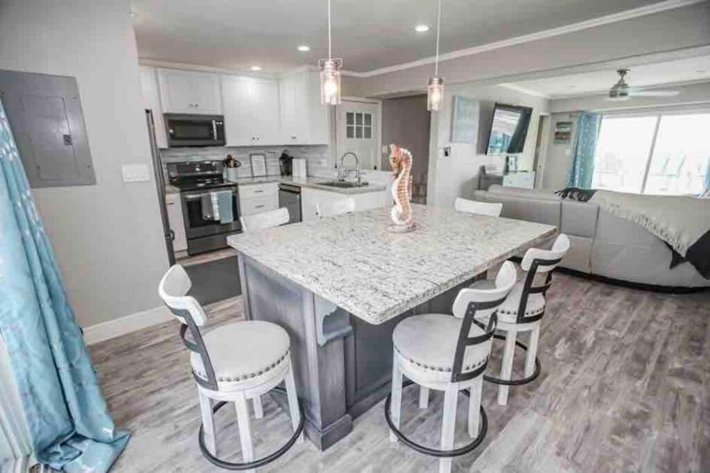 Beachfront Retreat! 3 Steps To Walkover! Surfside Beach Buitenkant foto